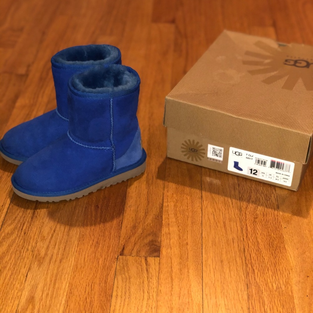 Toddler Girl Classic Short Ugg Boots - Picture 5 of 8